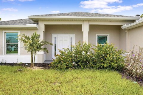 House in Cape Coral, Florida 4 bedrooms № 2401314 - photo 16