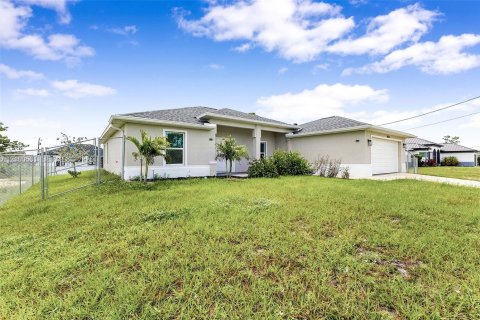 House in Cape Coral, Florida 4 bedrooms № 2401314 - photo 12