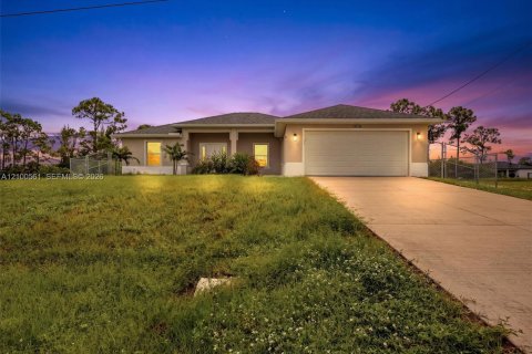 House in Cape Coral, Florida 4 bedrooms № 2401314