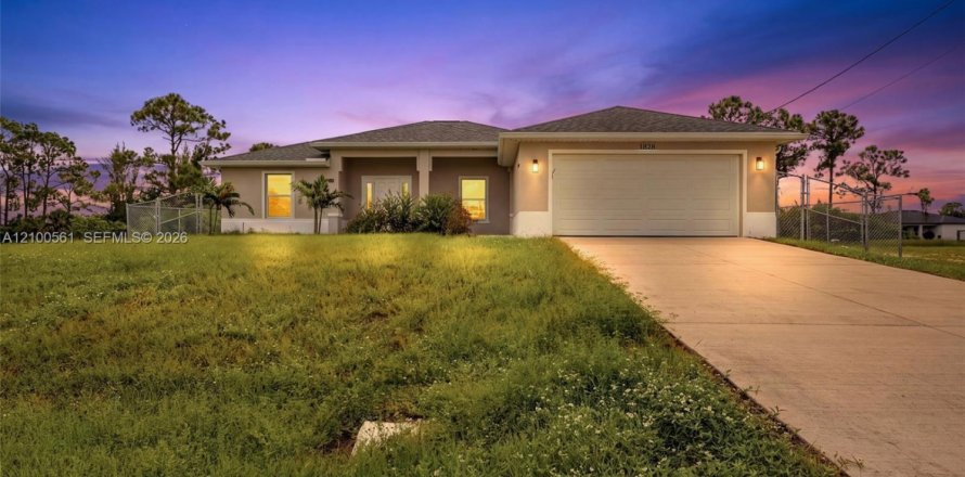 House in Cape Coral, Florida 4 bedrooms № 2401314