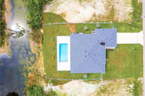 House in Cape Coral, Florida 4 bedrooms № 2401314 - photo 7