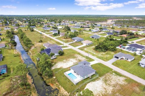 House in Cape Coral, Florida 4 bedrooms № 2401314 - photo 5