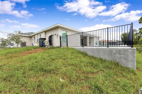 House in Cape Coral, Florida 4 bedrooms № 2401314 - photo 15