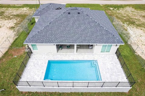 House in Cape Coral, Florida 4 bedrooms № 2401314 - photo 9