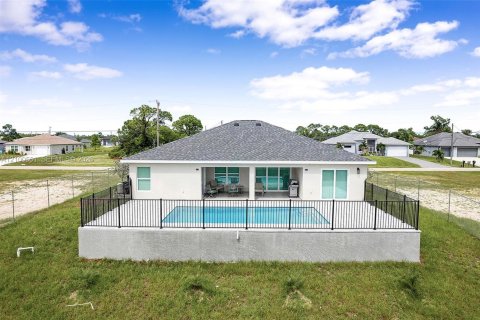 House in Cape Coral, Florida 4 bedrooms № 2401314 - photo 8