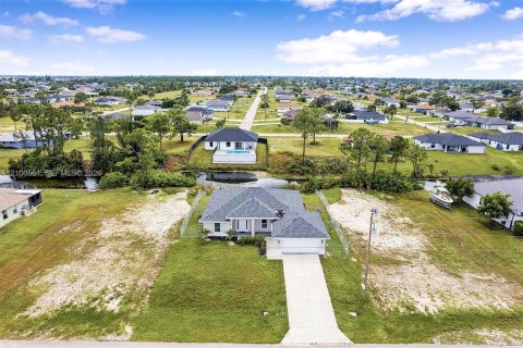 House in Cape Coral, Florida 4 bedrooms № 2401314 - photo 3