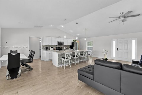 House in Cape Coral, Florida 4 bedrooms № 2401314 - photo 19