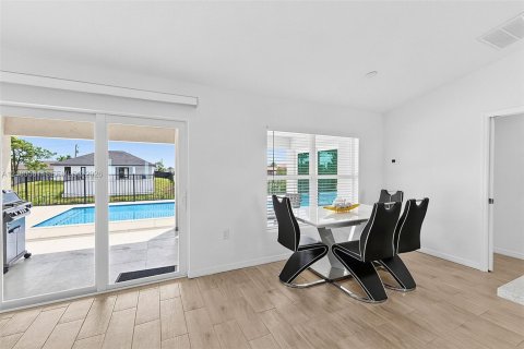 House in Cape Coral, Florida 4 bedrooms № 2401314 - photo 25