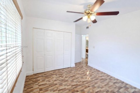 Casa en alquiler en Opa-locka, Florida, 2 dormitorios, 60.39 m2 № 2063615 - foto 9