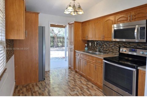 Casa en alquiler en Opa-locka, Florida, 2 dormitorios, 60.39 m2 № 2063615 - foto 7