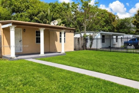 Casa en alquiler en Opa-locka, Florida, 2 dormitorios, 60.39 m2 № 2063615 - foto 3