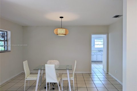 Casa en alquiler en Coral Gables, Florida, 3 dormitorios, 167.22 m2 № 1948881 - foto 8