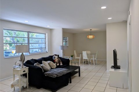 Casa en alquiler en Coral Gables, Florida, 3 dormitorios, 167.22 m2 № 1948881 - foto 6