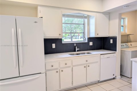 Casa en alquiler en Coral Gables, Florida, 3 dormitorios, 167.22 m2 № 1948881 - foto 3