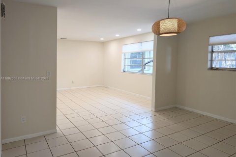 Casa en alquiler en Coral Gables, Florida, 3 dormitorios, 167.22 m2 № 1948881 - foto 7