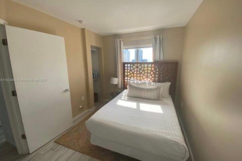 Condo in Miami, Florida, 2 bedrooms  № 1936550 - photo 18