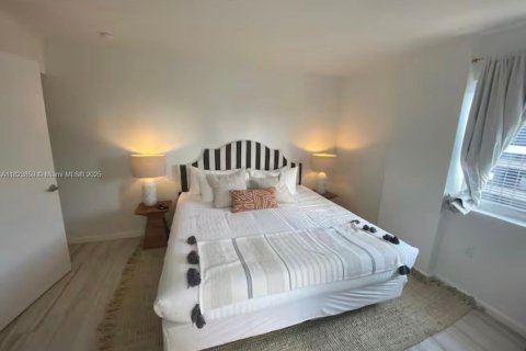 Condo in Miami, Florida, 2 bedrooms  № 1936550 - photo 24