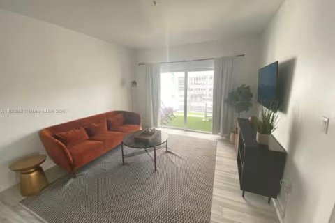 Condo in Miami, Florida, 2 bedrooms  № 1936550 - photo 11