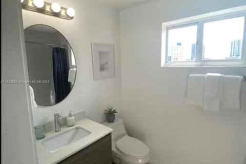 Condo in Miami, Florida, 2 bedrooms  № 1936550 - photo 26