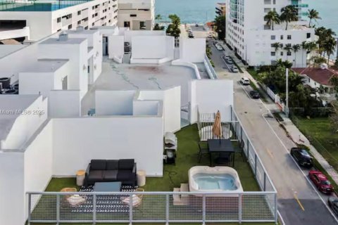 Condo in Miami, Florida, 2 bedrooms  № 1936550 - photo 6