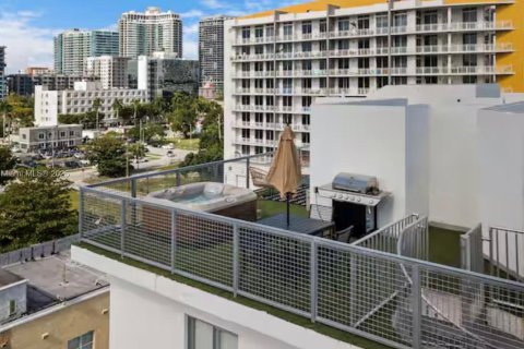 Condo in Miami, Florida, 2 bedrooms  № 1936550 - photo 3