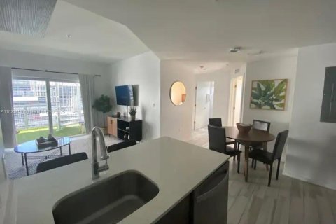 Condo in Miami, Florida, 2 bedrooms  № 1936550 - photo 15