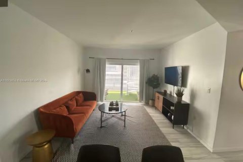Condo in Miami, Florida, 2 bedrooms  № 1936550 - photo 13