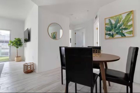 Condo in Miami, Florida, 2 bedrooms  № 1936550 - photo 16