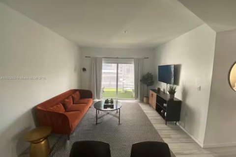 Condo in Miami, Florida, 2 bedrooms  № 1936550 - photo 9