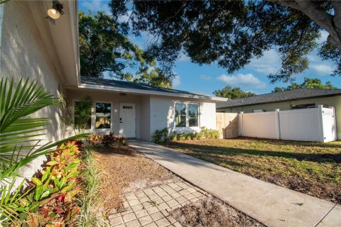 Villa ou maison à vendre à Saint Petersburg, Floride: 3 chambres, 111.76 m2 № 2431162 - photo 3