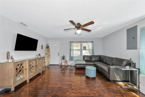House in Sarasota, Florida 3 bedrooms, 156.08 sq.m. № 1587310 - photo 8