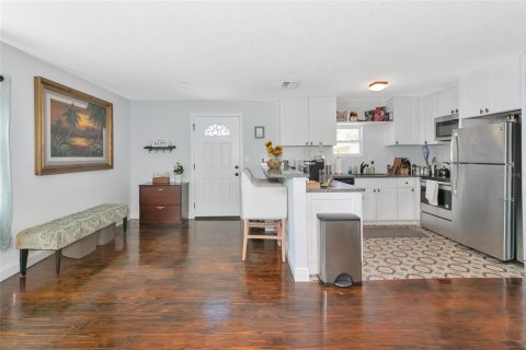 House in Sarasota, Florida 3 bedrooms, 156.08 sq.m. № 1587310 - photo 7