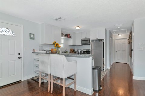 House in Sarasota, Florida 3 bedrooms, 156.08 sq.m. № 1587310 - photo 10