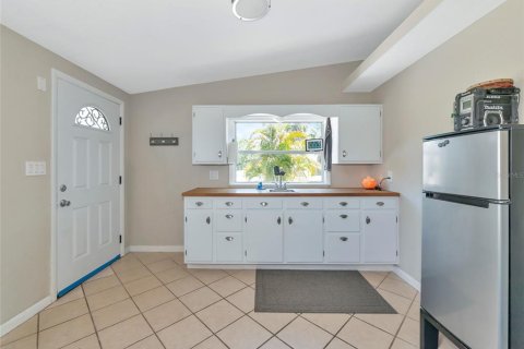 House in Sarasota, Florida 3 bedrooms, 156.08 sq.m. № 1587310 - photo 21