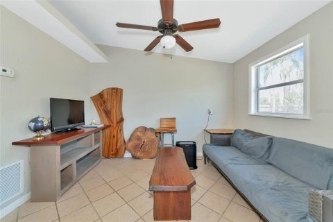 House in Sarasota, Florida 3 bedrooms, 156.08 sq.m. № 1587310 - photo 20