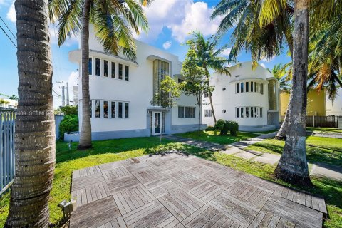 Condo in Miami Beach, Florida, 1 bedroom  № 2068176 - photo 19