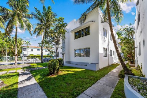 Condo in Miami Beach, Florida, 1 bedroom  № 2068176 - photo 17
