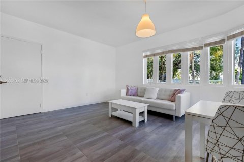 Condo in Miami Beach, Florida, 1 bedroom  № 2068176 - photo 9