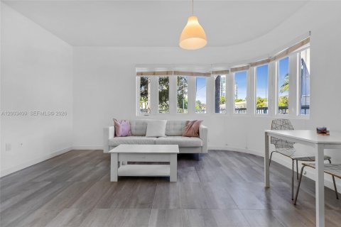Condo in Miami Beach, Florida, 1 bedroom  № 2068176 - photo 8