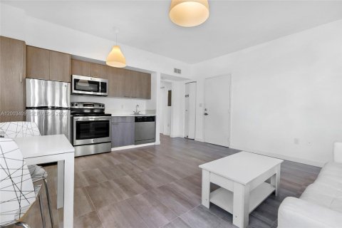 Condo in Miami Beach, Florida, 1 bedroom  № 2068176 - photo 11