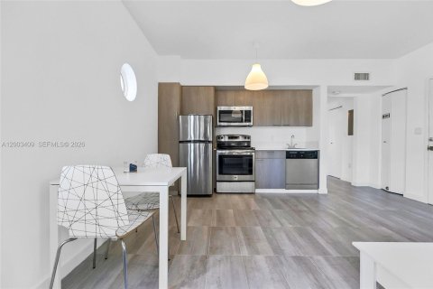 Condo in Miami Beach, Florida, 1 bedroom  № 2068176 - photo 12