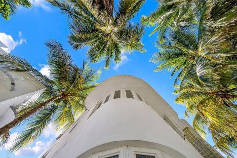 Condo in Miami Beach, Florida, 1 bedroom  № 2068176 - photo 20