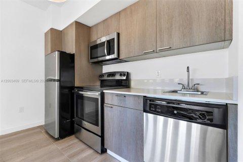 Condo in Miami Beach, Florida, 1 bedroom  № 2068176 - photo 13