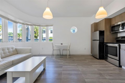 Condo in Miami Beach, Florida, 1 bedroom  № 2068176 - photo 7