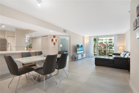 Condo in Miami, Florida, 3 bedrooms  № 1864762 - photo 8