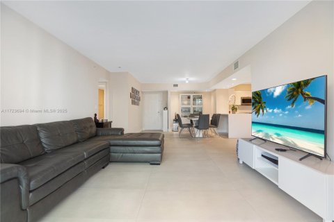 Condo in Miami, Florida, 3 bedrooms  № 1864762 - photo 12