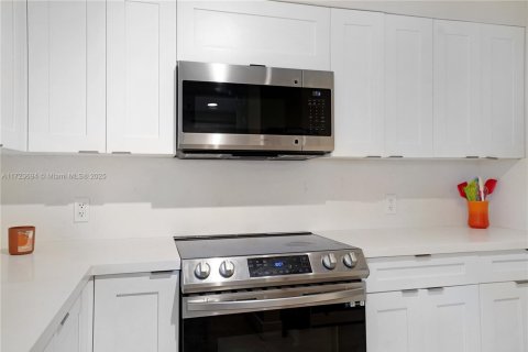 Condo in Miami, Florida, 3 bedrooms  № 1864762 - photo 21