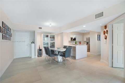 Condo in Miami, Florida, 3 bedrooms  № 1864762 - photo 14
