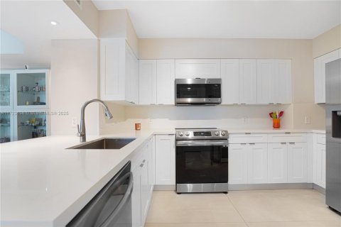 Condo in Miami, Florida, 3 bedrooms  № 1864762 - photo 19