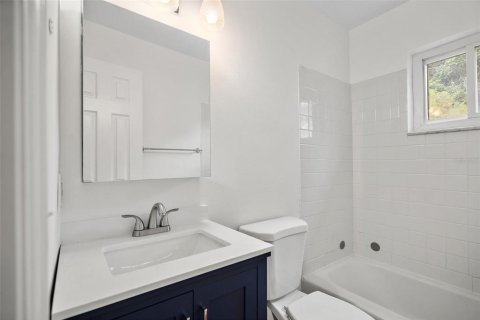 House in Saint Petersburg, Florida 3 bedrooms, 136.75 sq.m. № 1876687 - photo 9